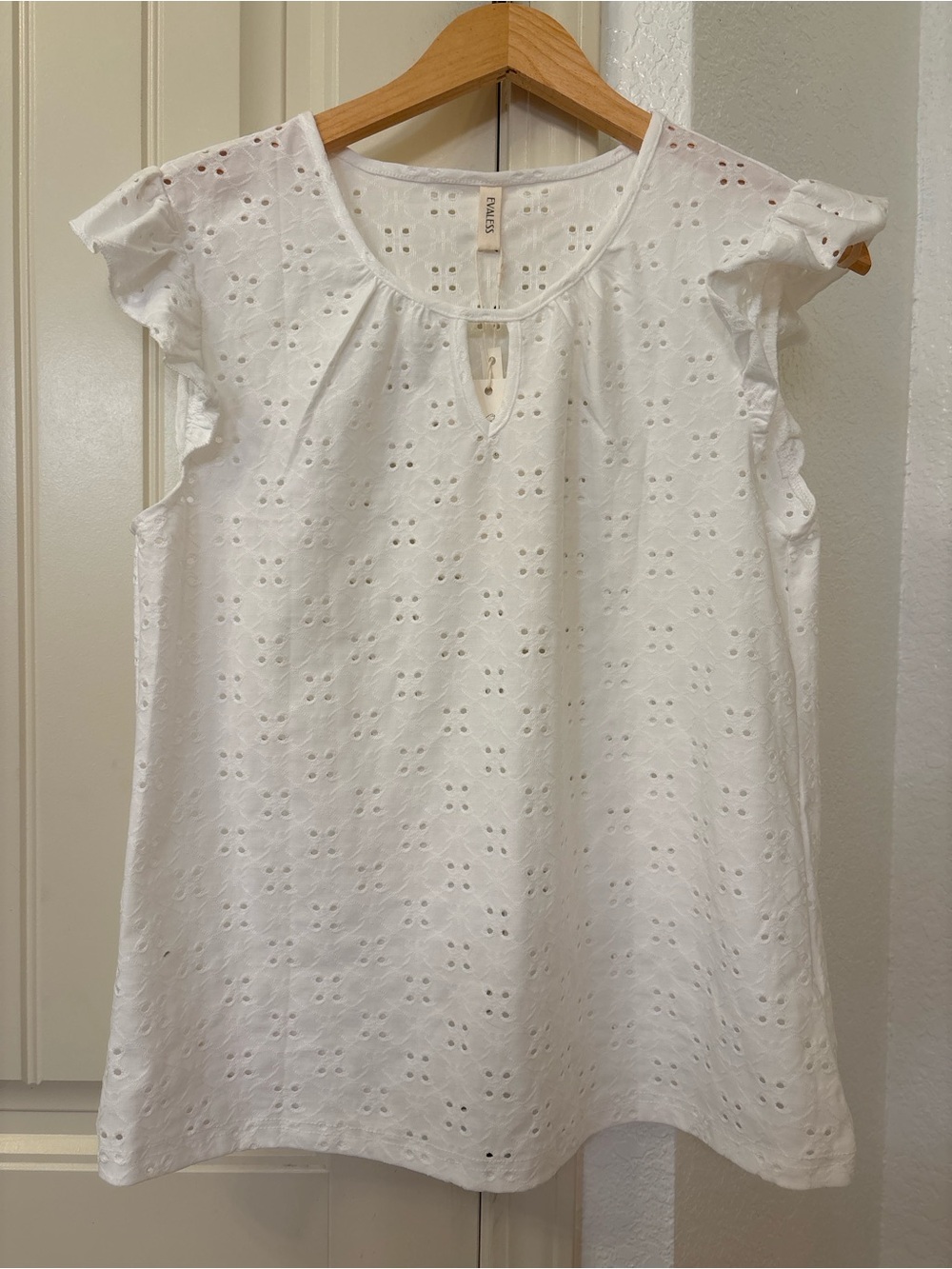 NWT Evaless White Eyelet Embroidered Flutter Sleeve Blouse Top Medium